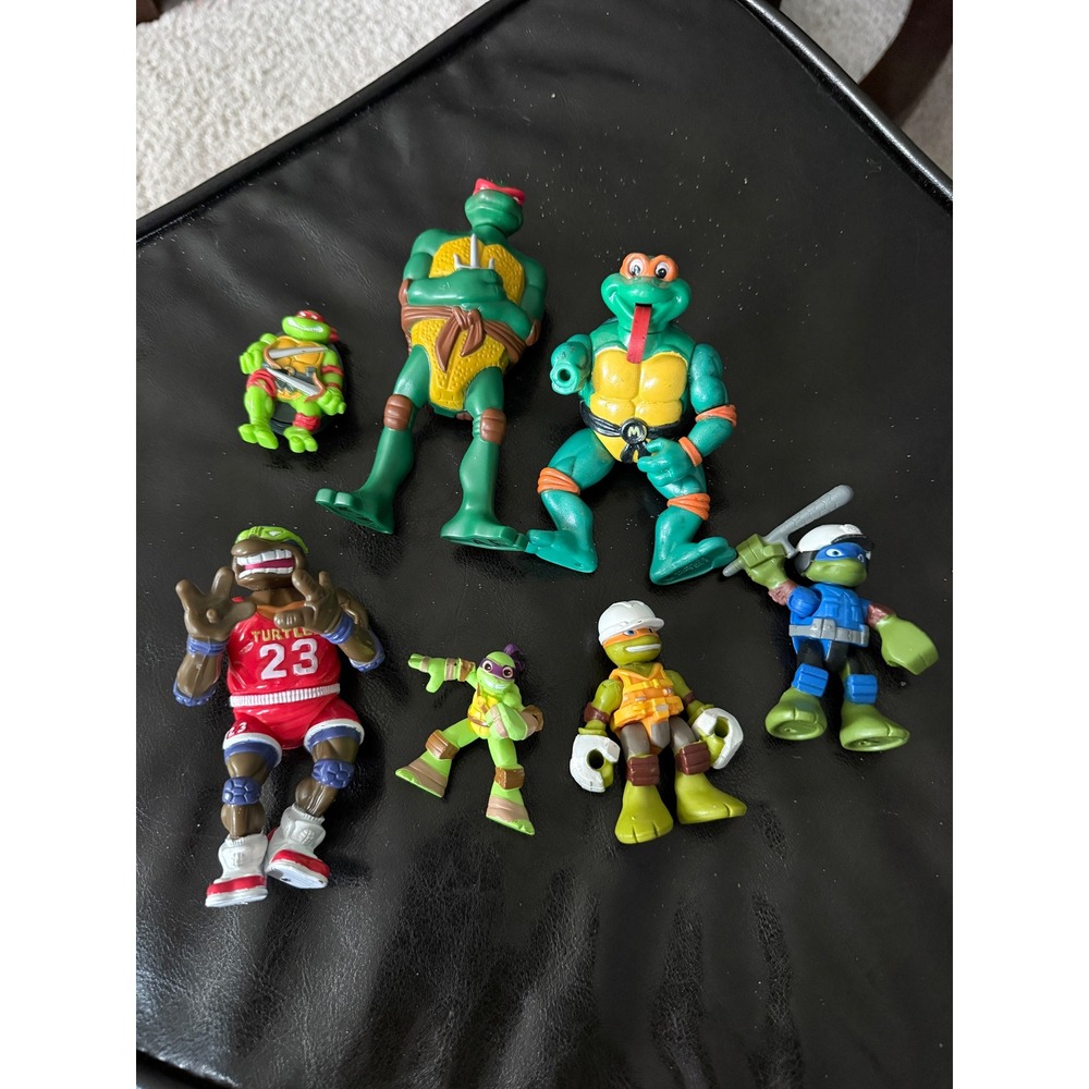 Teenage Mutant Ninja Turtles Action Figures Lot 7 Pizza Mikey Donatello Raphael